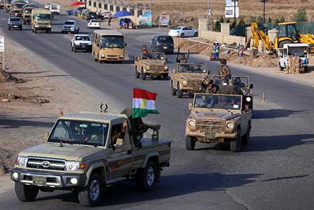 Les premiers renforts des Peshmergas à destination de Kobané en Turquie. Les premiers renforts des Peshmergas à destination de Kobané en Turquie
