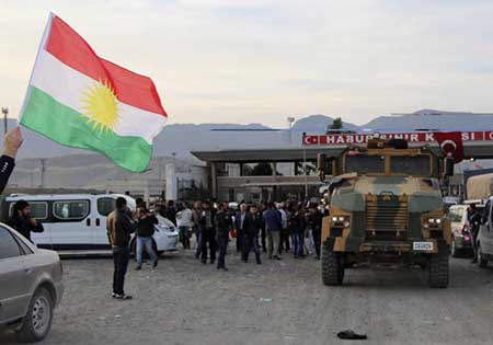 Syrie: les peshmergas irakiens à destination de Kobané arrivés à la frontière turque. Syrie: les peshmergas irakiens à destination de Kobané arrivés à la frontière turque