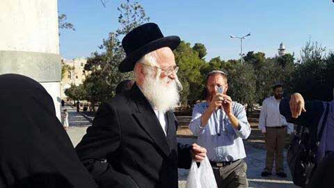 Un rabbin sioniste profane la mosquée d’al-Aqsa (photos)