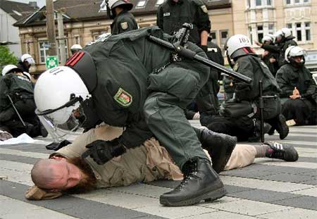 Allemagne: coup de filet anti-extrémiste, 9 arrestations.