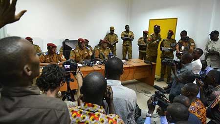 Burkina: accord sur la transition, sortie de crise rapide possible.