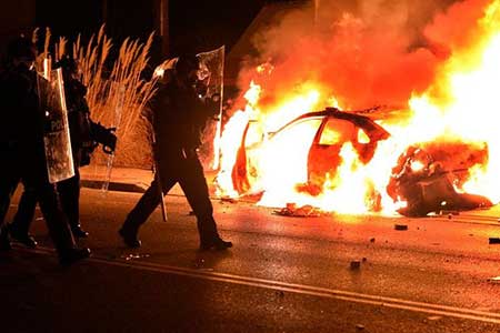 Ferguson: manifestations à travers les USA, violentes échauffourées. Ferguson: manifestations à travers les USA, violentes échauffourées
