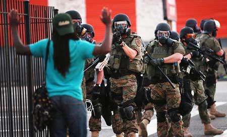 Ferguson: deuxième nuit de colère… les USA ont des problèmes «énormes», selon Moscou. Ferguson: deuxième nuit de colère… les USA ont des problèmes «énormes», selon Moscou