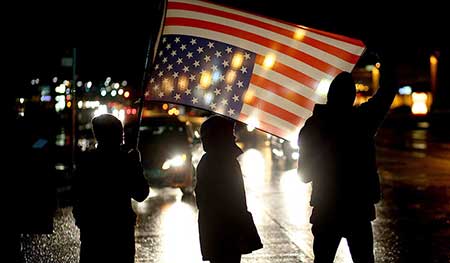 Ferguson: deuxième nuit de colère… les USA ont des problèmes «énormes», selon Moscou. Ferguson: deuxième nuit de colère… les USA ont des problèmes «énormes», selon Moscou
