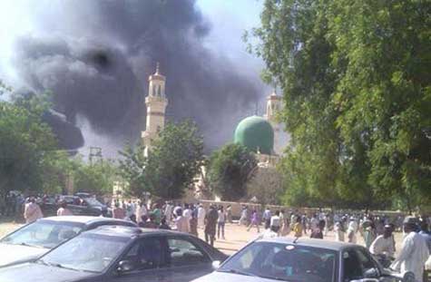 Nigeria: Boko Haram attaque la grande mosquée de Kano, au moins 120 morts.