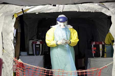 Ebola: corruption et dette privent les pays touchés de 1,4 milliard de dollars par an.