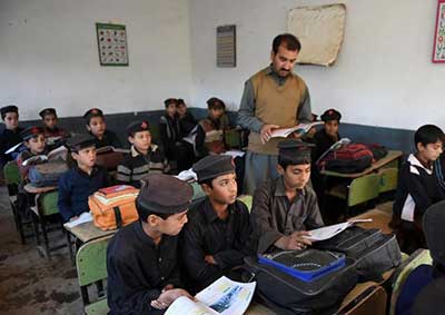 Pakistan: un commando taliban attaque une école pour enfants de militaires. Pakistan: un commando taliban attaque une école pour enfants de militaires