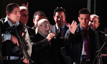 Tunisie: Essebsi pour «tourner la page du passé», Marzouki contre «le retour de la dictature». Tunisie: Essebsi pour «tourner la page du passé», Marzouki contre «le retour de la dictature»