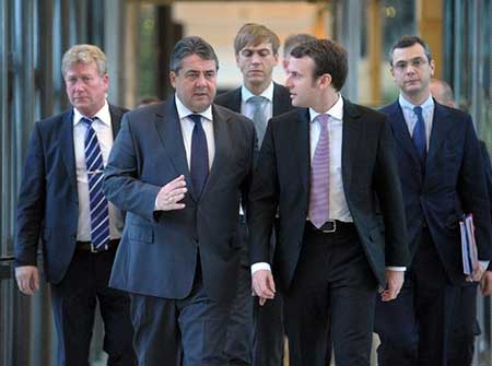 Mini-sommet franco-allemand à Berlin pour parler croissance et relance. Mini-sommet franco-allemand à Berlin pour parler croissance et relance
