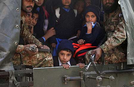 Pakistan: le carnage taliban dans une école a fait 141 tués dont 132 enfants. Pakistan: le carnage taliban dans une école a fait 141 tués dont 132 enfants