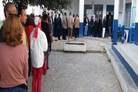 Présidentielle en Tunisie: Essebsi revendique la victoire, Marzouki conteste. Présidentielle en Tunisie: Essebsi revendique la victoire, Marzouki conteste