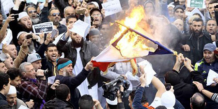 Le monde musulman en colère après la une de «Charlie Hebdo»