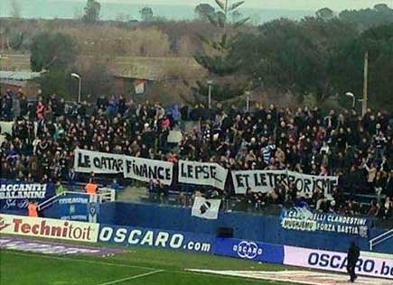 «Le Qatar finance le PSG... et le terrorisme»: banderole avant un match de foot en France

