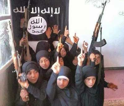 «Daech» endoctrine les enfants pour en faire des combattants. «Daech» endoctrine les enfants pour en faire des combattants