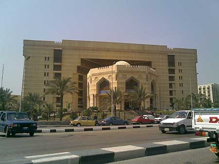 France: Valls dévoile des «mesures exceptionnelles», le 1er Charlie Hebdo post-attentat paraît
