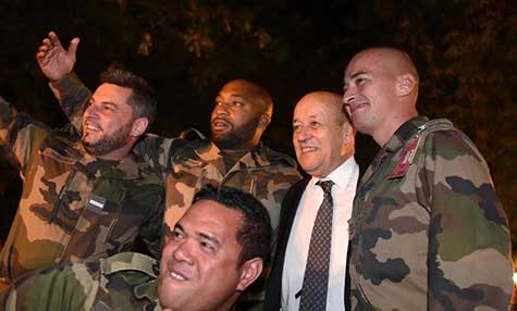 Niger: visite surprise de Le Drian près des sanctuaires extrémistes libyens.