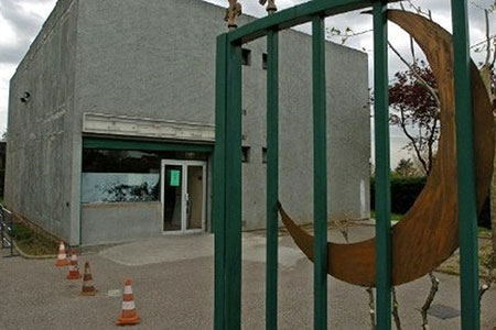 Charlie Hebdo: Plusieurs lieux de culte musulmans cibles de tirs