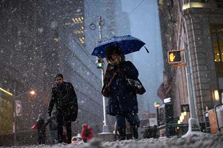 Une tempête de neige transforme New York en ville fantôme.