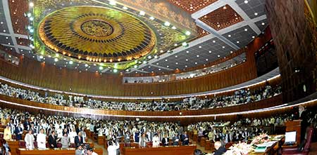 Pakistan: les députés approuvent l'instauration de tribunaux militaires antiterroristes. Pakistan: les députés approuvent l’instauration de tribunaux militaires antiterroristes