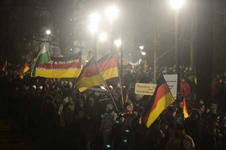 Allemagne: forte mobilisation «contre l’islamisation» à Dresde, mais importantes contre-manifs.