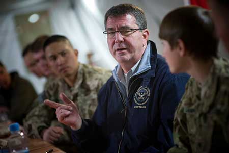 Le nouveau secrétaire américain à la Défense Ashton Carter à Kaboul. Le nouveau secrétaire américain à la Défense Ashton Carter à Kaboul