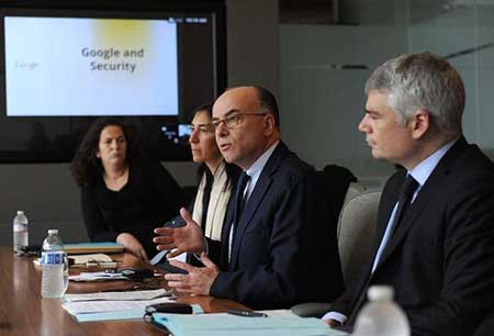 Dans la Silicon Valley, Cazeneuve appelle à redoubler d’efforts contre l’extrémisme
