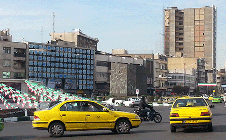 Depuis la place Enqelab: «C’est ce qui a fait de nous un Etat souverain»