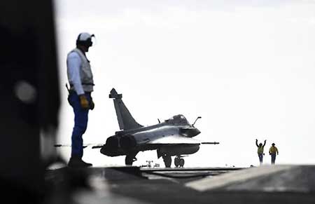 La France conclut avec l’Egypte sa première vente à l’export du Rafale.