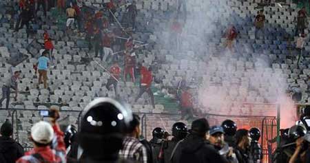 Egypte: 22 morts dans des heurts entre police et supporteurs de foot.