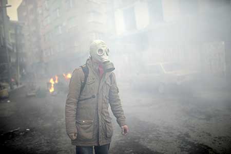 Turquie: violents affrontements entre policiers et manifestants. Turquie: violents affrontements entre policiers et manifestants