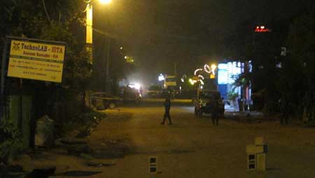 Mali: attentat à Bamako, Hollande va «offrir l'aide de la France».