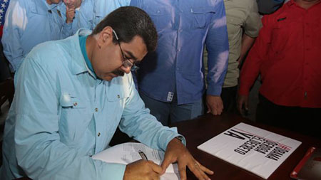 Venezuela: Maduro lance une campagne pour l'annulation du décret d'Obama. Venezuela: Maduro lance une campagne pour l’annulation du décret d’Obama