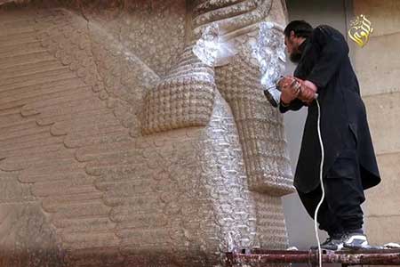 Irak: «Daech» détruit au bulldozer les ruines de Nimroud, un «crime de guerre» selon l’Unesco
