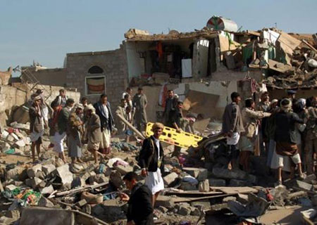 Yémen: l’aviation arabo-US commet un massacre dans un camp de déplacés à Mazrak
