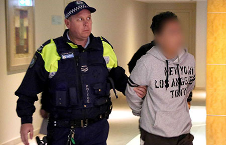 Australie: arrestation de cinq adolescents soupçonnés de préparer «des actes terroristes». Australie: arrestation de cinq adolescents soupçonnés de préparer «des actes terroristes»