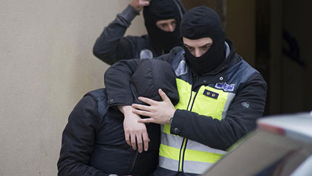 Espagne: neuf arrestations dans une opération anti-extrémistes en Catalogne. Espagne: neuf arrestations dans une opération anti-extrémistes en Catalogne