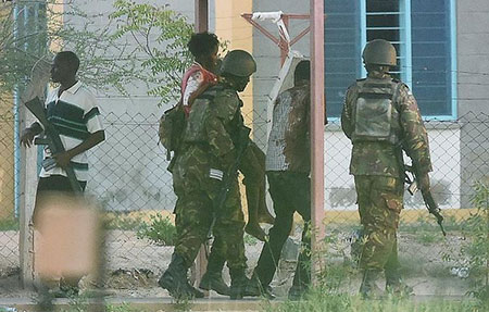 Kenya: attaque des shebab contre l’Université de Garissa, au moins 147 morts.