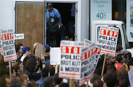 USA: Des milliers de personnes protestent contre les violences policières