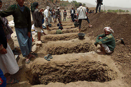 Yémen: les massacres saoudiens se poursuivent, une famille décimée à Saada. Yémen: les massacres saoudiens se poursuivent, une famille décimée à Saada