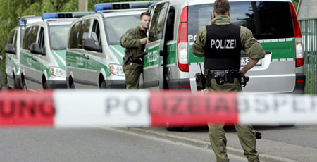 Allemagne: quatre personnes projetant des attentats anti-musulmans interpellées. Allemagne: quatre personnes projetant des attentats anti-musulmans interpellées