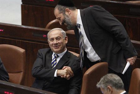 Netanyahu signe un accord de coalition avec le parti ultra-orthodoxe «Shass». Netanyahu signe un accord de coalition avec le parti ultra-orthodoxe «Shass»