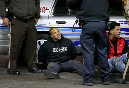 USA: appel au calme dans une ville où la police a tiré sur deux hommes noirs USA: appel au calme dans une ville où la police a tiré sur deux hommes noirs