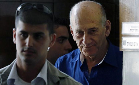 L’ex-PM israélien Olmert condamné à huit mois ferme pour corruption. L’ex-PM israélien Olmert condamné à huit mois ferme pour corruption