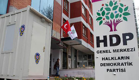 Turquie: deux explosions dans des permanences du parti pro-kurde, des blessés. Turquie: deux explosions dans des permanences du parti pro-kurde, des blessés