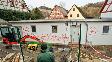 Allemagne: hausse de la violence contre les centres de réfugiés.