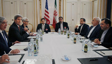 Nucléaire iranien: Zarif rentre consulter, les experts continuent à travailler à Vienne
