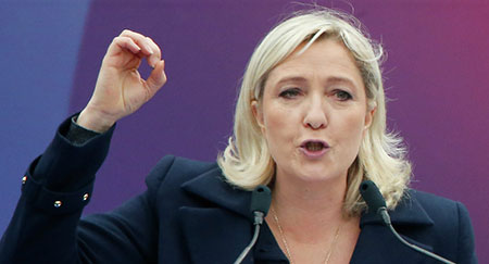 Marine le Pen crée son groupe au Parlement européen
