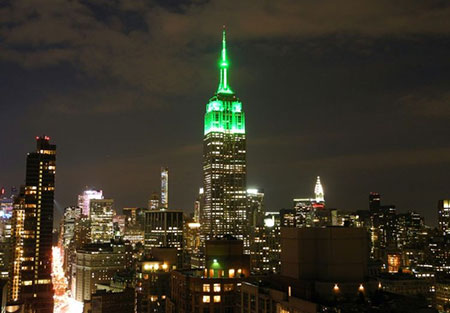 New York: l'Empire State Building en vert, pour célébrer l'Aïd el-Fitr. New York: l’Empire State Building en vert, pour célébrer l’Aïd el-Fitr