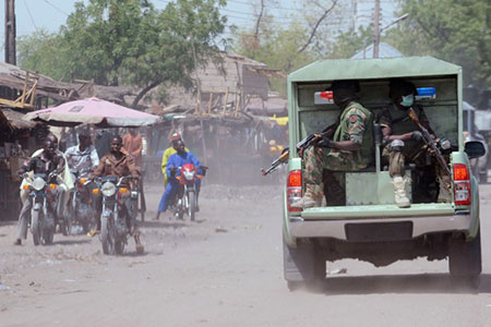 Nigeria: une double explosion fait 49 morts dans un marché du nord-est.