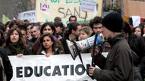 grève dans toutes les écoles publiques et un sit-in face au ministère de l’éducation et de l’enseignement supérieur.